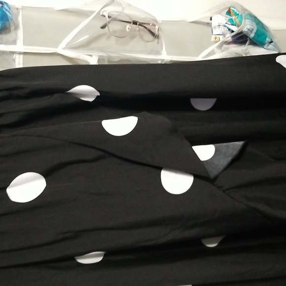 BLACK &WHITE DRESS - Picture 3 of 6